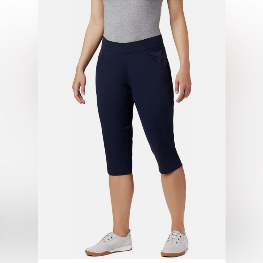 Columbia Omni Shield Active Fit Women's Dark Blue Capris, Size M., NWT
